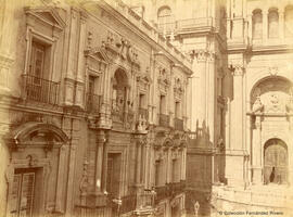 Málaga, fachada del Palacio del Obispo, a la derecha la Catedral. Fotógrafo desconocido.