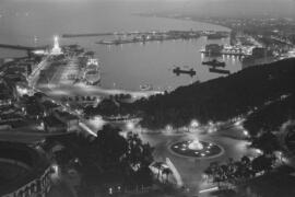 Puerto de Málaga. Vista nocturna. Agosto de 1960. España