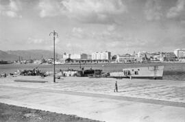 Muelle 1. Desguace de buques y chatarra de hierro. Marzo de 1954. Málaga, España.