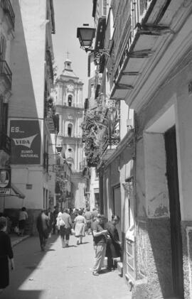 Calle San Juan. Iglesia de San Juan. Agosto de 1961. Málaga, España.