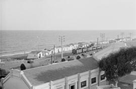 Playas de San Andrés. Paso del tren. Octubre de 1954. Málaga, España.
