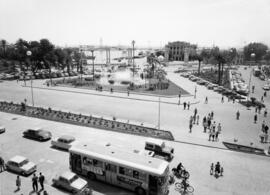 Plaza de la Marina y puerto. Agosto de 1964. Málaga, España. 01.