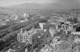 Vista de la ciudad desde el Castillo de Gibralfaro. Octubre de 1954. Málaga. España.