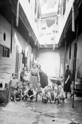 Vivienda corralón en el barrio de El Bulto. Octubre de 1954. Málaga, España.