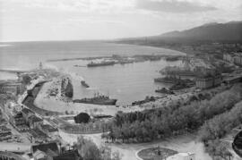 Panorámica general del Puerto. Diciembre de 1963. Málaga, España.