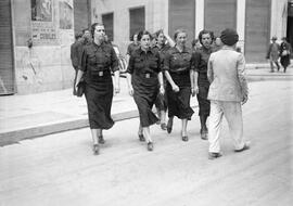 Falangistas. Pilar Primo de Rivera. Calle Larios. Hacia 1940. Málaga. España.