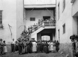 Vinícola López Hermanos, fin de jornada en la faena de la pasa. Hacia 1920. Málaga, España