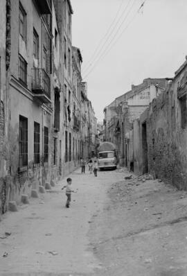 Calle, barrio de El Perchel. 1974, febrero. Málaga, España.