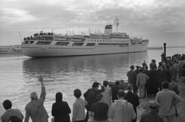Puerto de Málaga. Despedida a emigrantes. Octubre de 1962. Málaga, España.