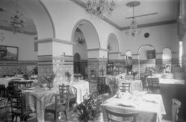Restaurante típico andaluz. Enero de 1954. Málaga. España.