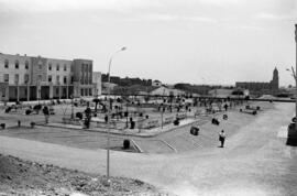 Plaza de El Ejido. Escuela de Peritos y Escuela Normal de Magisterio. Obras. Abril de 1961. Málag...