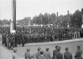 Celebración del 18 de julio en el parque. 1938. Década de 1940. Málaga. España.