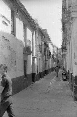 Calle Angosta del Carmen, barrio de El Perchel. 1971. Málaga, España.