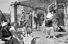 La Alcazaba. Baile en honor de los cursillistas extranjeros. Febrero de 1954. Málaga (España)