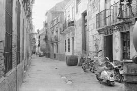 Calle Angosta del Carmen, barrio de El Perchel. 1970, febrero. Málaga, España.