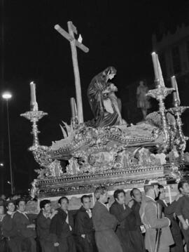 Semana Santa de Málaga. Nuestra Señora de la Piedad. Viernes Santo. Marzo de 1972. España.