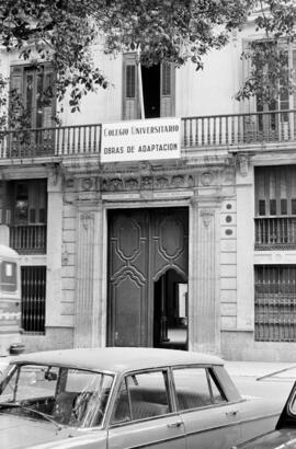 Fachada del edificio de la antigua Audiencia Provincial para la instalación del Colegio Universit...