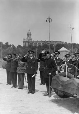 Marinos italianos en el Puerto de Málaga. Hacia 1938. Málaga, España.