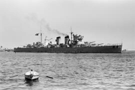 El crucero Canarias en el Puerto de Málaga. Junio, 1959. Málaga 01