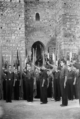 Conmemoración del 18 de Julio, escuadras falangistas en la Alcazaba. 1938. Málaga, España.