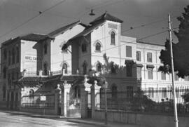 Hotel Caleta Palace. Vista exterior con cartel 'Hotel Caleta'. Hacia 1942. Málaga, España-01