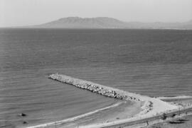 Vista del espigón de la playa de El Palo. Noviembre de 1963. España.