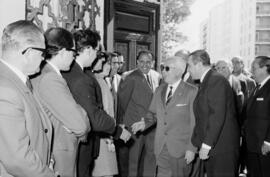 Visita del ministro de la Gobernación, Camilo Alonso Vega, al Hospital Civil. Marzo de 1967. Mála...