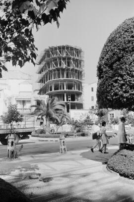 Edificio calle Cortina del Muelle, número 13, en construcción. Octubre de 1963. Málaga, España.