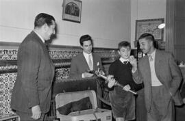 Entrega de regalos de la empresa Nestlé a los niños del colegio de El Palo. Enero de 1954. Málaga...