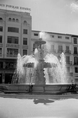 Plaza de la Constitución. Fuente de las Gitanillas. Octubre de 1960. Málaga, España.