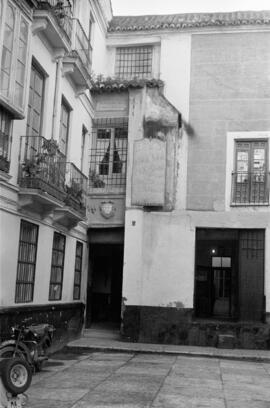 Calle Afligidos, casa natal de Pedro de Mena. Enero de 1960. Málaga, España