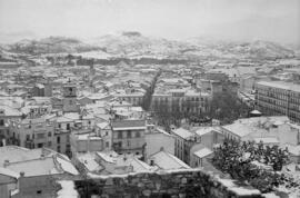 Málaga nevada. Vista desde la Alcazaba. Febrero de 1954. España. Fondo Bienvenido-Arenas 03