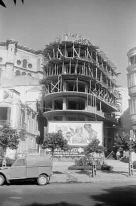 Edificio calle Cortina del Muelle, número 13, en construcción. Octubre de 1963. Málaga, España.