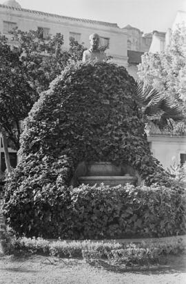 Carlos Larios y Martínez de Tejada. Monumento en el Parque de Málaga. Hacia 1951. Málaga, España.