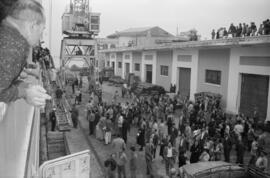 Puerto de Málaga. Despedida a emigrantes. Octubre de 1962. Málaga, España.