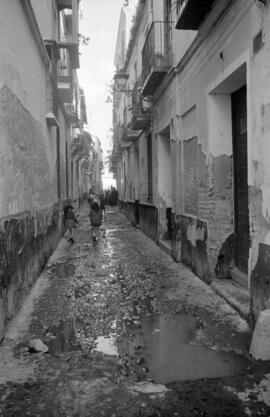 Calle, barrio de El Perchel. 1965, enero. Málaga, España