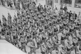 Semana Santa de Málaga. Desfile de la Legión. Cofradía de Mena. Jueves Santo. Marzo de 1954. España.