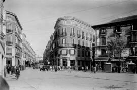 Calle 14 de Abril. Acera de la Marina. Años treinta, siglo XX. Málaga, España. 01