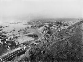 Puerto de Málaga, el parque, la alcazaba y la ciudad. Hacia 1900. España. 01