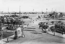El puerto, la plaza de la Marina y el paseo de La Farola. Hacia 1910. Málaga, España. 01