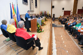 Francisco José Palma Molina en la imposición de la Medalla de Oro de la Universidad de Málaga a A...