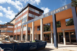 Facultad de Ciencias. Campus de Teatinos. Obras en la fachada. Abril de 2019