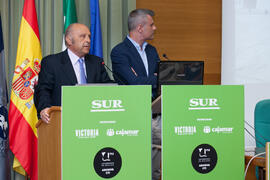 Javier Ramírez y Francisco Ruano en la presentación del coleccionable de Diario Sur "Estampa...