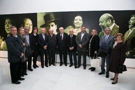 Foto de grupo tras la inauguración de la exposición "Aguatintas por Seguiriyas", de Eug...