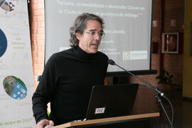 Enrique Navarrete en la presentación de la exposición bibliográfica "La Biblioteca Universit...