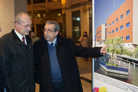 Francisco de la Torre y José Ángel Narváez en la inauguración de la exposición "La Universid...