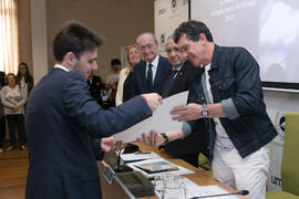 Antonio Banderas entrega el premio. Acto de la Fundación Lágrimas y Favores. Entrega de los Premi...