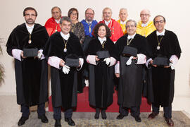 Retrato de grupo previo a la imposición de la Medalla de Oro de la Universidad de Málaga a la Uni...
