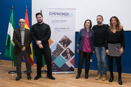 Foto de grupo previa al seminario "Emprende 21. Territorio y Emprendimiento". Paraninfo...
