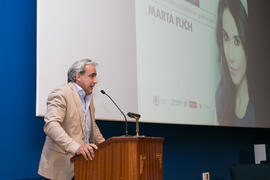 Antonio María Lara presenta la conferencia "Dialogando" con Marta Flich. Paraninfo. Nov...